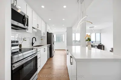 50 Elm Drive E 1901, Mississauga, On L5a 3x2