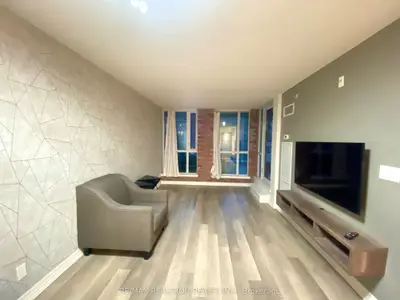 80 Esther Lorrie Drive 221, Toronto W10, On M9w 4v1