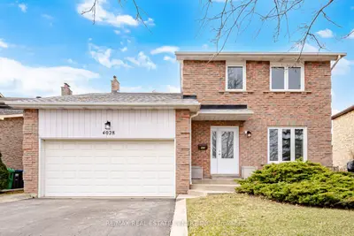 4028 Sasha Court, Mississauga, ON L4W 3K9