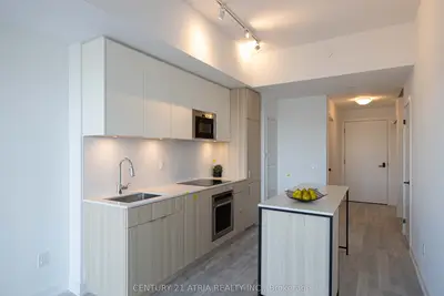 220 Missinnihe Way 427, Mississauga, On L5h 0a9