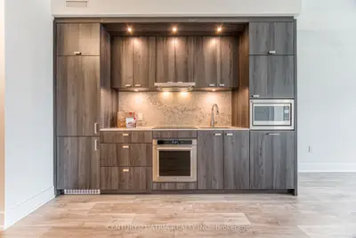 858 Dupont Street 518, Toronto W02, ON M6G 0C1