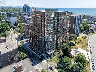 21 Park Street 1702, Mississauga, ON L5G 1L7