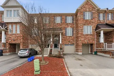 647 Courtney Valley Road, Mississauga, On L5v 0c4
