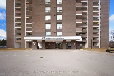 1535 Lakeshore Road E 201, Mississauga, ON L5E 3E2
