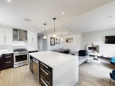 113 Grand Avenue, Toronto W07, ON M8Y 2Z4