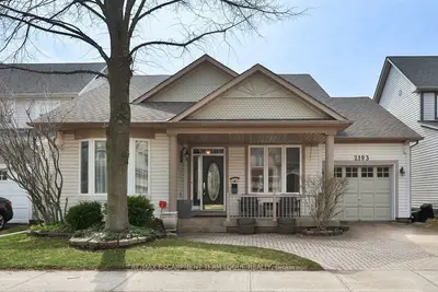 2193 Woodglen Crescent, Burlington, ON L7L 6G9