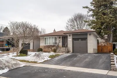 1427 Kenmuir Avenue, Mississauga, ON L5G 4B3