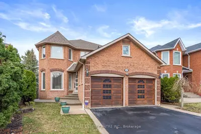 1169 Ewing Crescent, Mississauga, ON L5V 1C1