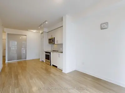 4085 Parkside Village Drive 1506, Mississauga, On L5b 0k9