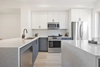 10 Lunar Crescent 21, Mississauga, On L5m 2p6