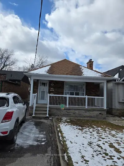 26 Landour Avenue, Toronto W03, On M6m 4j4