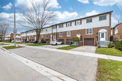2445 Homelands Drive 10, Mississauga, ON L5K 2C6