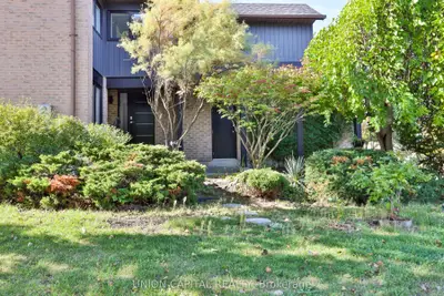168 Kingsbridge Garden Circle, Mississauga, On L5r 1t5