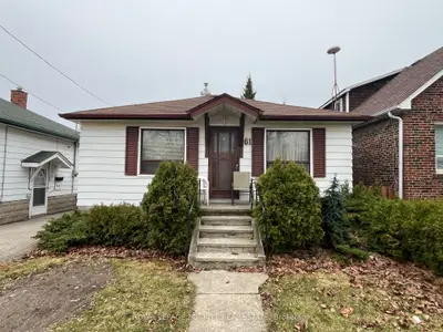 61 Fairfield Avenue, Toronto W06, ON M8W 1R6