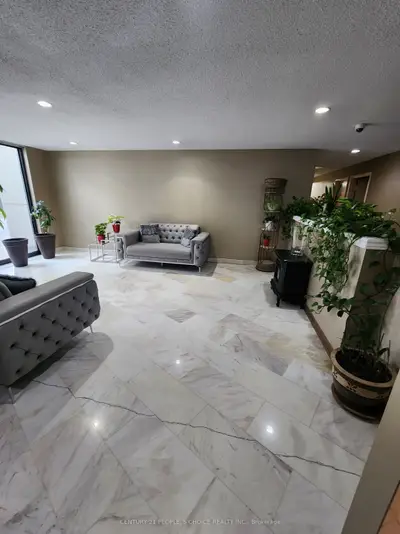 3695 Kaneff Crescent 1803, Mississauga, On L5a 4b6