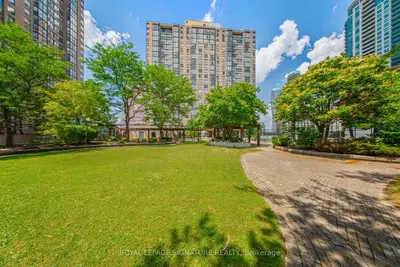 265 Enfield Place 1501, Mississauga, On L5b 3y7