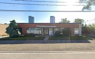 30 Dorchester Avenue B, Toronto W08, ON M8Z 4W3