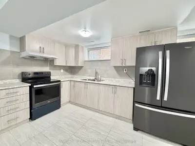 72 Dantek Crescent Main Floor, Brampton, On L6v 3t4