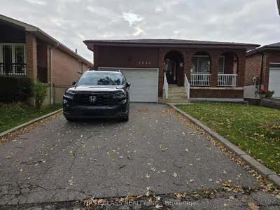 1622 Anworld Court, Mississauga, ON L4W 2V9