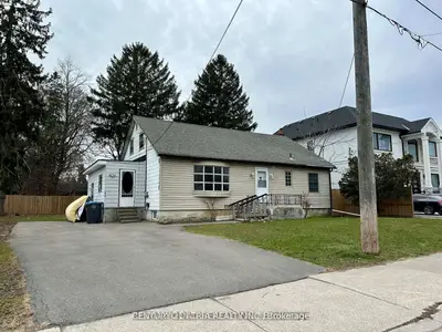 1070 Fergus Avenue Lower, Mississauga, On L5e 2p1