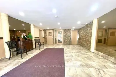 2095 Roche Court 112, Mississauga, On L5k 2c8