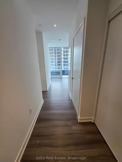 448 Burnhamthorpe Road W 2112, Mississauga, ON L5B 4M6