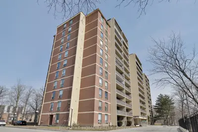 15 London Green Court 509, Toronto W05, On M3n 1k4