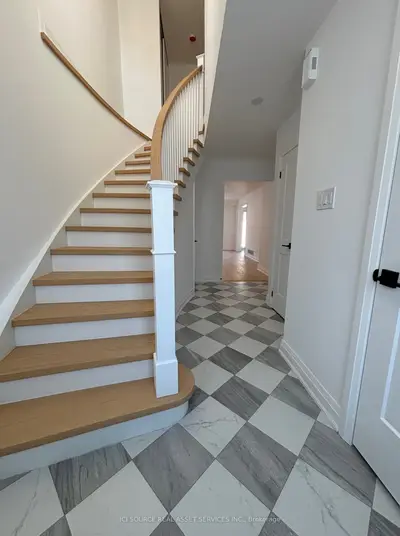 851 Sweetwater Crescent, Mississauga, On L5h 4a7