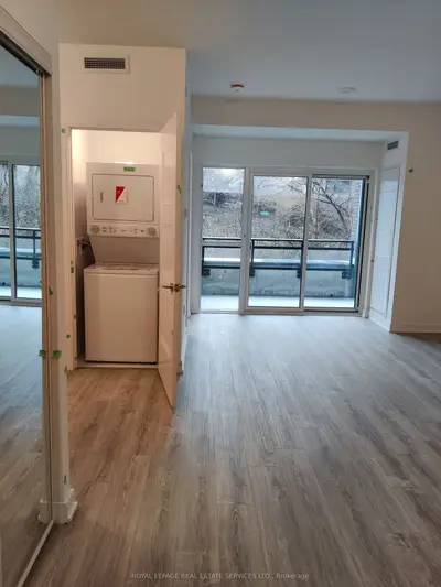 25 Neighbourhood Lane 305, Toronto W07, On M8y 0c4