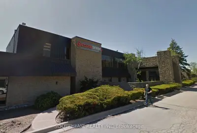 5230 South Service Road 207, Burlington, ON L7L 5P2