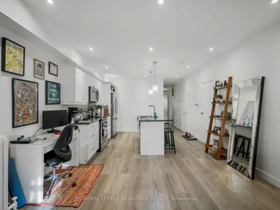 2243 Dundas Street W 2nd Lvl, Toronto W01, On M6r 1x6