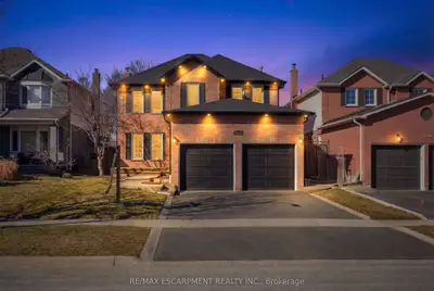 2443 NEWPORT Street, Burlington, ON L7M 3Y1