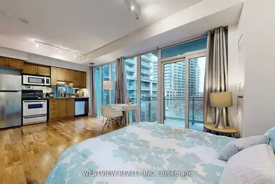58 Marine Parade Drive 333, Toronto W06, ON M8V 4G1