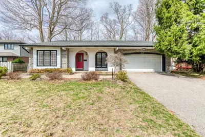 1697 Missenden Crescent, Mississauga, On L5j 2t3