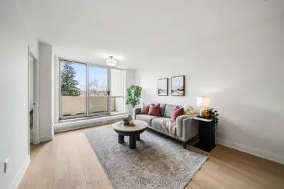 35 Ormskirk Avenue 209, Toronto W01, ON M6S 1A8