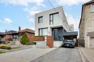 976 Glencairn Avenue, Toronto W04, On M6b 2a9