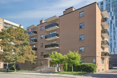 7 Helene Street N 301, Mississauga, On L5g 3b3