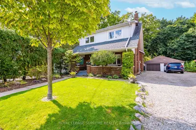10 King Street Crescent, Toronto W04, ON M9N 1K6