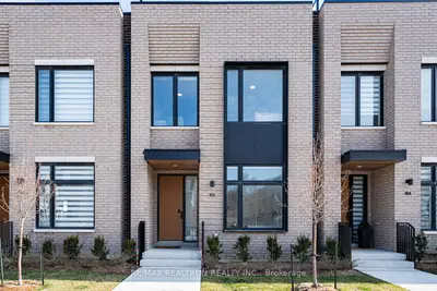 55 Lou Parsons Way 93, Mississauga, ON L5H 0B2