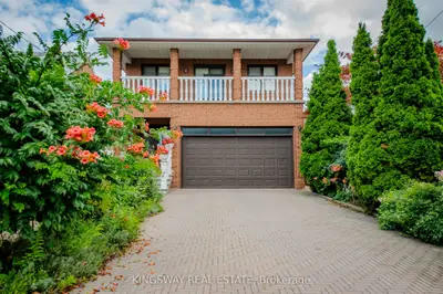 27 Mulholland Avenue, Toronto W04, On M6a 2s1