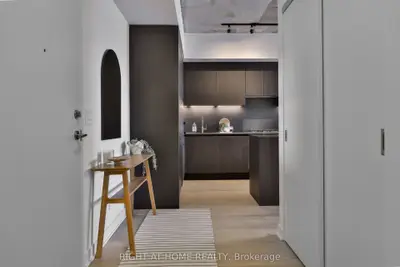 2720 Dundas Street W Ph 6, Toronto W02, On M6p 1y2