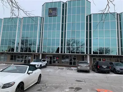 466 Speers Road 303, Oakville, ON L6K 3W9