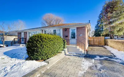 3446 Bannerhill Avenue, Mississauga, On L4x 1v1