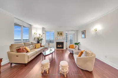 35 Kingsbridge Garden Circle 3005, Mississauga, On L5r 3z5