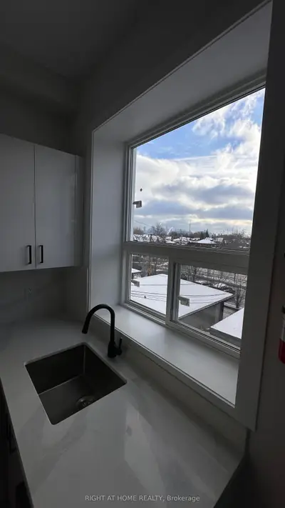 1357 Davenport Road 102, Toronto W02, ON M6H 2H5