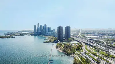 1926 Lakeshore Boulevard W 3711, Toronto, On M6s 1a1