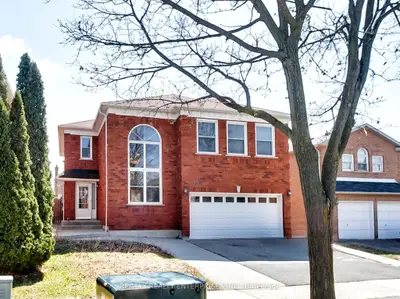 1590 Astrella Crescent, Mississauga, ON L5M 5A1