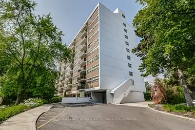 212 Kerr Street 404, Oakville, On L6k 3b1