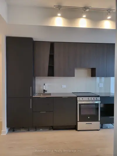 3900 Confederation Parkway 4702, Mississauga, On L5b 0m3
