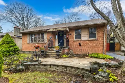 1051 Melvin Avenue, Oakville, On L6j 2v8